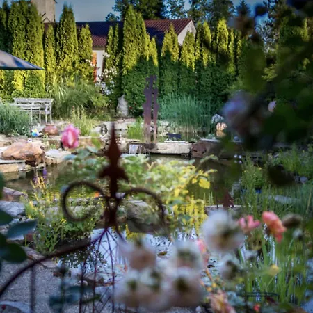 Apartment Glückliche Kuh-villa: Boutique Retreat With Garden & Pool In Kempten-allgäu Kempten